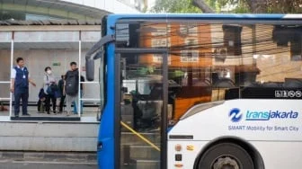 Berangkat Cerdas: Mengubah Lelah Menjadi Faedah di Bangku Transportasi Umum