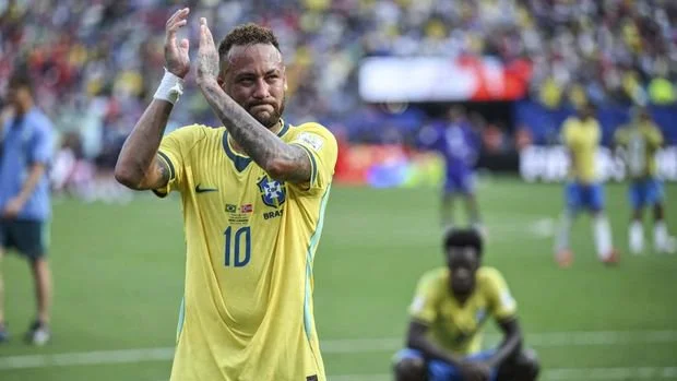 Brazil's forward #10 Neymar reacts after losing the 2026 World Cup round of 16 football match between Brazil and Norway at the New York/New Jersey Stadium in East Rutherford on July 5, 2026.  (Photo by ANGELA WEISS / AFP)