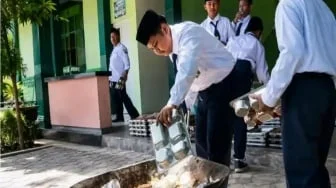 Viral Video Siswa MTsN 4 Bondowoso Buang MBG ke Gerobak, Kepsek Beri Penjelasan Utuh