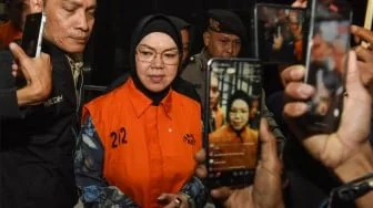 Usai Terjaring OTT KPK, Bupati Sukoharjo Resmi Pakai Rompi Oranye