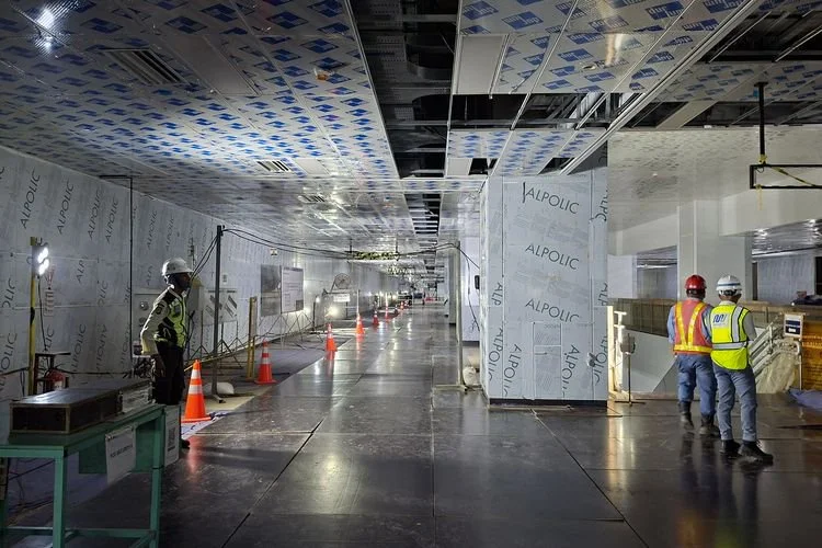 Area proyek Stasiun MRT Monas yang merupakan bagian dari pembangunan jalur MRT Fase 2A Segmen 1 yang sudah mencapai progres hingga 93 persen pada Rabu (22/7/2026)
