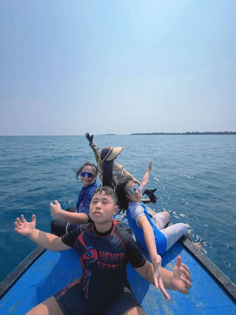 Ria Ricis dan keponakan liburan di Kepulauan Seribu