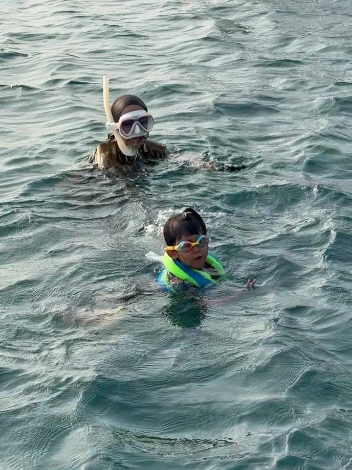 Ria Ricis dan keponakan liburan di Kepulauan Seribu