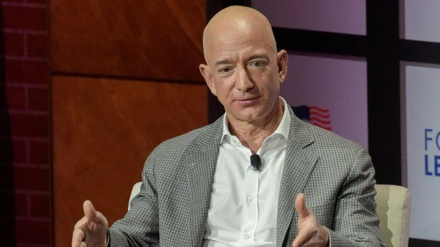 Jeff Bezos Dikabarkan Tertarik Investasi di Liverpool