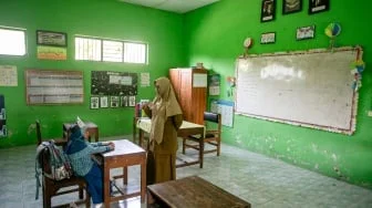 Bukan Cuma Kualitas, Fenomena Bangku Kosong SD Negeri Bukti Gagalnya Perencanaan Pendidikan