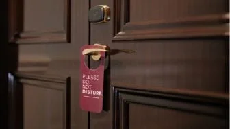 Pria Ditemukan Duduk Membungkuk Meninggal Dalam Kamar Hotel di Pekanbaru