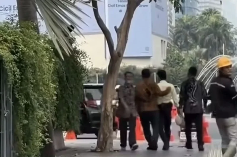 Pengemudi dan Penumpang Alphard yang Cekcok dengan Sekuriti di Bundaran HI Ngaku Aparat