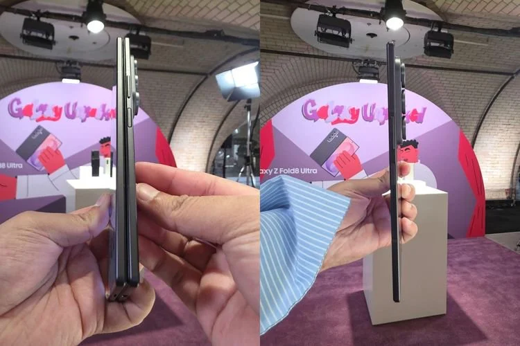 Samsung Galaxy Z Fold 8 Ultra punya dimensi 72,8 x 158,4 x 8,9mm saat terlipat (folded) atau
143,2 x 158,4 x 4,1mm saat dibuka (unfolded). Lebih tipis dari Galaxy Z Fold 7 yang memiliki ketebalan 4,2 mm ketika layar utama dibuka.
