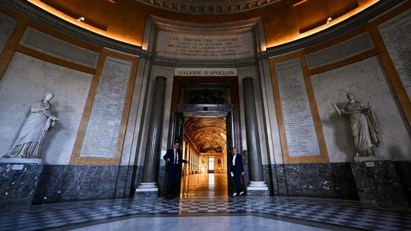 FOTO: Galeri Apollo Museum Louvre Buka Kembali Usai Insiden Perampokan