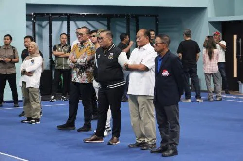 CdM Todotua Pasaribu saat mengunjungi pelatnas wushu Indonesia di Asian Games 2026. (Foto: NOC Indonesia)