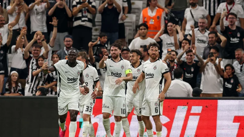 Orkun Kökçü membawa Besiktas meraih kemenangan tipis atas Midtjylland yang bermain dengan sepuluh orang