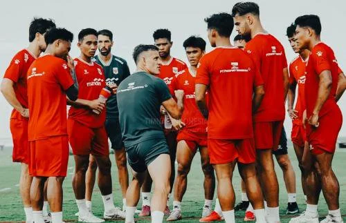 John Herdman memimpin sesi latihan Timnas Indonesia di Bali Okezone