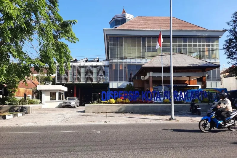 Cara ke Perpusda Solo Naik Transportasi Umum, Dekat dari Stasiun Solo Balapan!