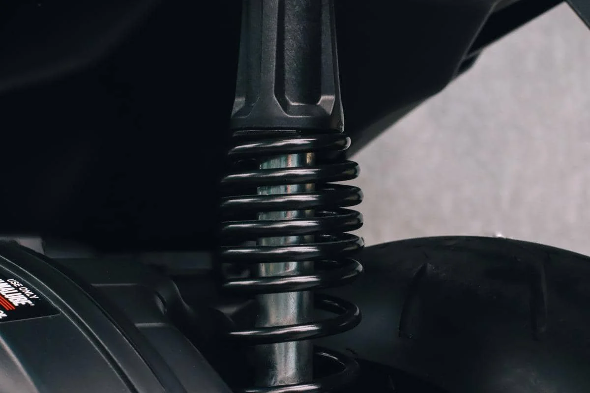 ilustrasi shockbreaker motor