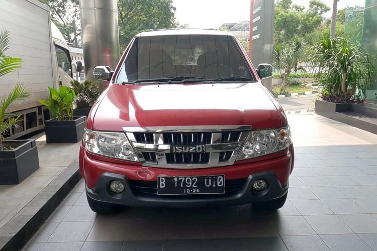 Isuzu Panther Grand Touring 2016