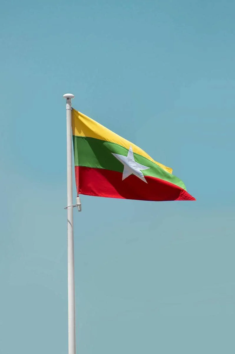 Ilustrasi bendera Myanmar. (pexels.com/aboodi vesakaran)