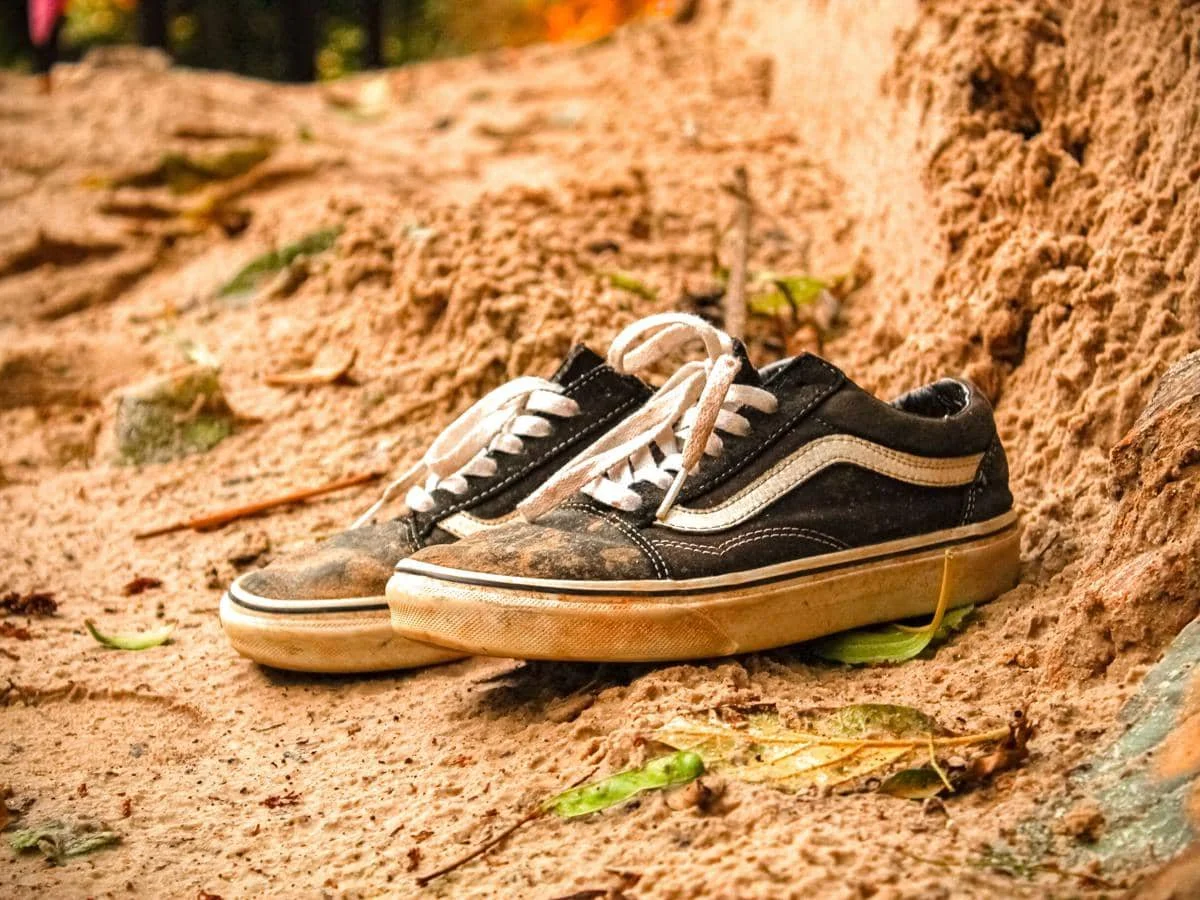 cara menyimpan sepatu agar tidak berjamur