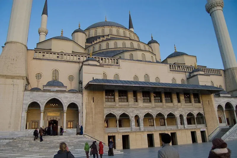 5 Fakta Unik Masjid Kocatepe, Masjid Terbesar di Ankara