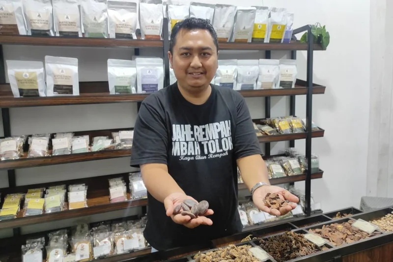 Ide Bikin Tongkrongan "Tiyang Sepuh" di Kudus, Danang Kini Sukses Kembangkan Usaha Rempah