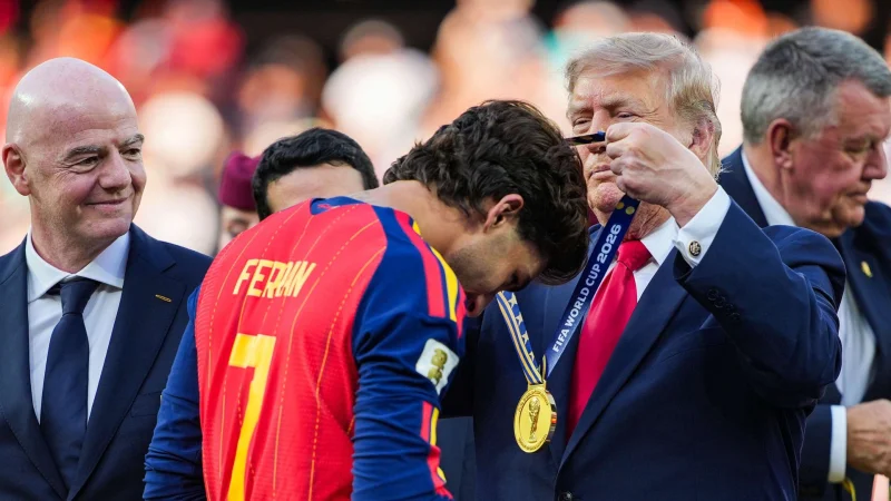 Ejekan atau Tindakan Spontan? Trump Berkomentar soal Kontroversi Topi Ferran Torres
