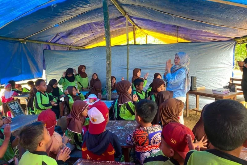 Disdik Berau Klarifikasi Soal Murid SD Belajar di Tenda Terpal, Terkendala Legalitas Lahan