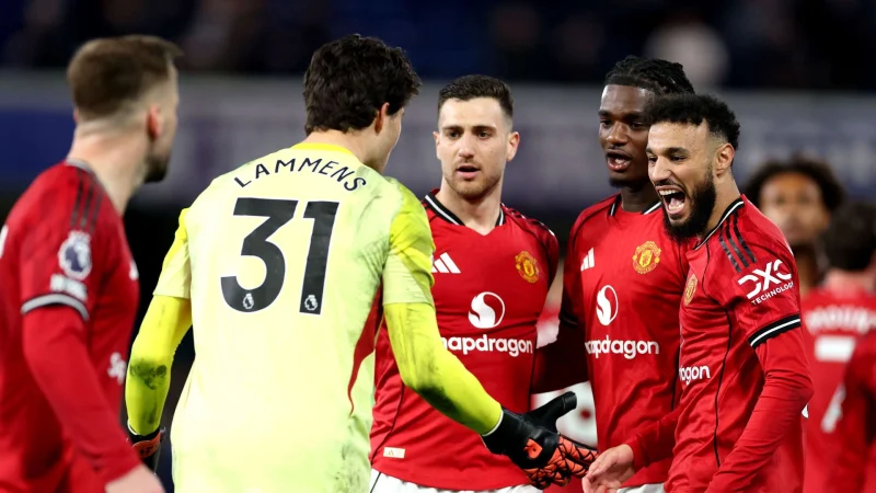 Mazraoui atau Dalot? Ferdinand: Inilah yang Akan Saya Lakukan Jika Berada di Posisi Carrick