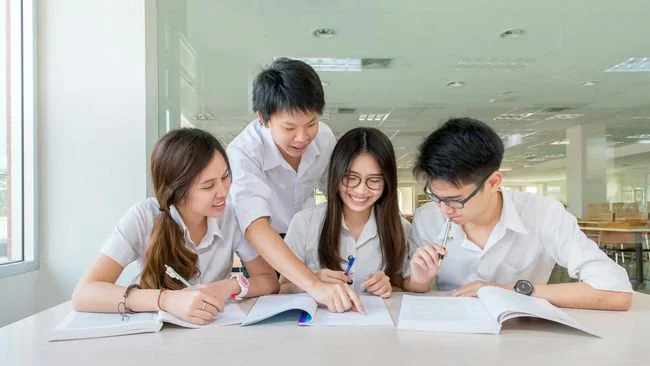 Mau Kuliah di Luar Negeri? Pertimbangkan 6 Hal Ini Sebelum Memilih
