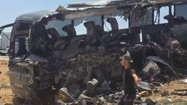 Kecelakaan maut terjadi di Suriah setelah dua bus bertabrakan di jalan utama Deir Az Zor–Damaskus, Sabtu (25/7/2026). [Istimewa