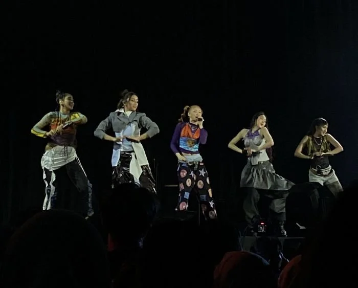 Girl group MARBLES&nbsp;tampil di showcase Semoga Hanya di Mimpi milik Bernadya yang digelar di Tennis Indoor Senayan pada Sabtu (25/7/2026).