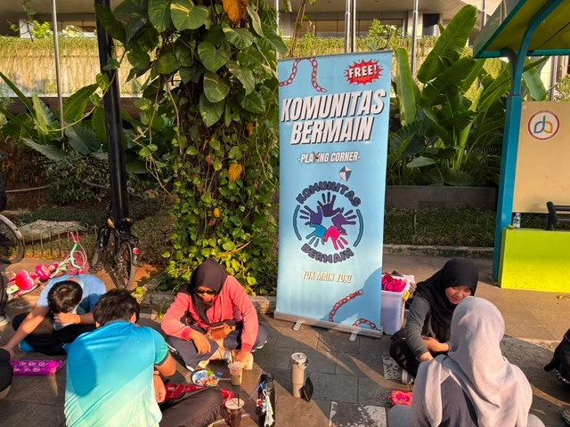 Nostalgia Masa Kecil: Bermain Congklak dan Bekel di CFD Rasuna Said