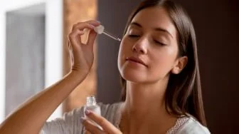 5 Serum Flek Hitam yang Aman Digunakan Setiap Hari, Ampuh Cerahkan Kulit Mulai Rp20 Ribu