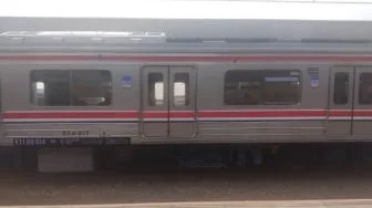 Kisah Ibu Hamil Naik KRL Jam Sibuk: Antara "Misuh-misuh" dan Keajaiban Pin Prioritas