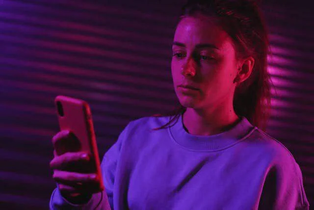  Ciri Love Scam dan Cara Menghindarinya
