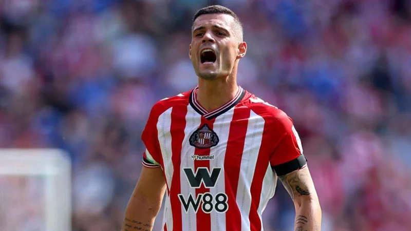"Topik ini sudah ditutup!" - Transfer Granit Xhaka ke Chelsea secara tegas dibantah oleh manajer Sunderland, Regis Le Bris