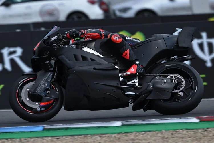 Marco Bezzecchi saat sesi tes motor MotoGP 850 cc di Sirkuit Brno