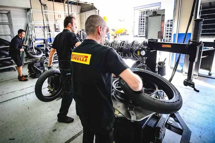 Pirelli menjadi pemasok ban tunggal di MotoGP mulai 2027