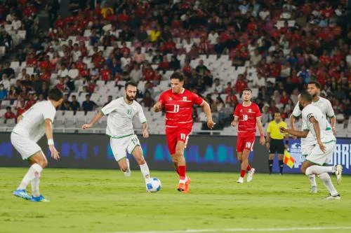 Ragnar Oratmangoen siap tempur di laga Timnas Indonesia vs Kamboja. (Foto: Aldhi Chandra/Okezone)