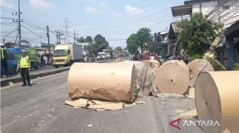 Tragedi Subuh di Pasuruan: Truk Muatan Kertas Raksasa Tewaskan 4 Orang