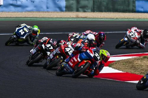 Kiandra Ramadhipa di Moto3 Junior World Championshi di Sirkuit Nevers Magny Cours Prancis  (AHM)