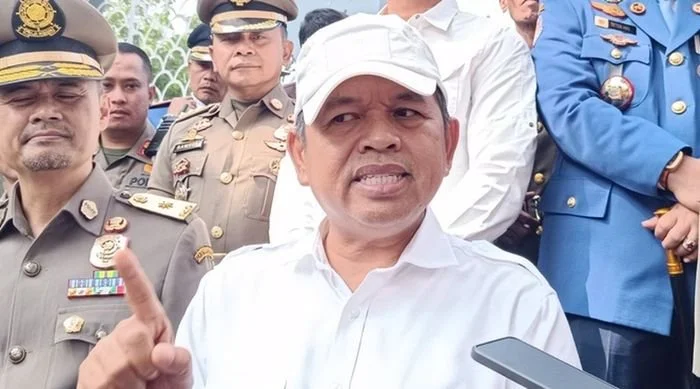 Dedi Mulyadi gelar sayembara tangkap begal di Jawa Barat, Menteri Yusril dan Pigai beri peringatan keras. 