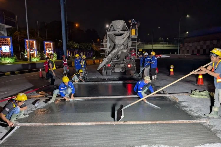 pekerjaan rekonstruksi gerbang tol Tomang 