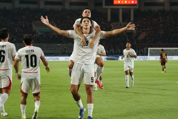 Mitchell Baker merayakan gol ke gawang Kamboja. Pertandingan Indonesia vs Kamboja merupakan laga pertama Grup A ASEAN Championship 2026 atau Piala AFF 2026 di Stadion Pakansari, Cibinong, pada Senin (27/7/2026) malam WIB.