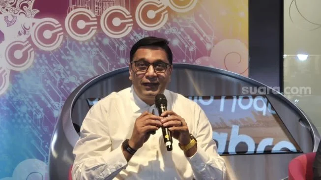 President Director and Chief Executive Officer Indosat Ooredoo Hutchison, Vikram Sinha dalam Media Update di Jakarta, Selasa (28/7/2026). [Suara.com/Dythia]