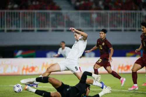 Mitchell Baker cetak gol di laga Timnas Indonesia vs Timnas Kamboja (Foto: Okezone/Aldhi Chandra)