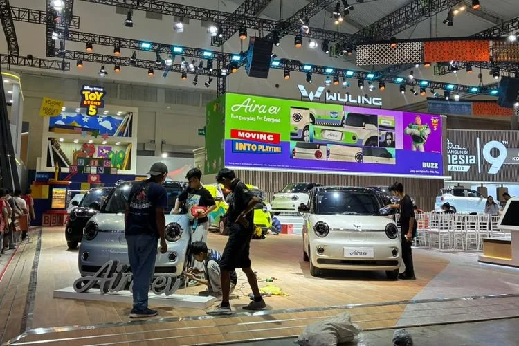 Persiapan booth Wuling di GIIAS 2026