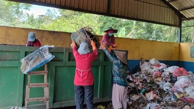 Pengelolaan sampah di TPS3R Bawana Lestari di Desa Pangkungkarung, Tabanan, Bali [Istimewa]