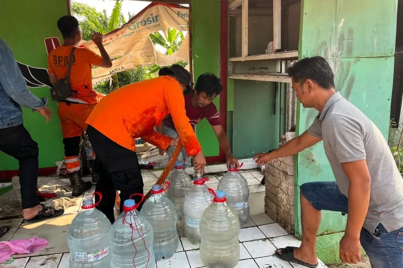 145 KK di Sukaresmi Bogor Terdampak Kekeringan, BPBD Salurkan 4.000 Liter Air Bersih