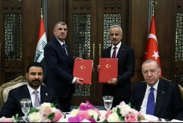 Momen Kikuk PM Irak di Turki: Menterinya Tolak Teken Perjanjian di Depan Erdogan