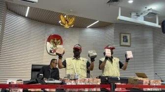 KPK Amankan Rp 2,7 Miliar dalam OTT Bupati Pemalang, Ada Uang di Rekening hingga Koper