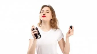 10 Cara Menyemprot Parfum agar Tahan Lama Seharian di Baju dan Kulit